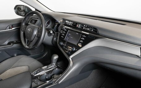 Toyota Camry, 2021 год, 2 370 000 рублей, 7 фотография