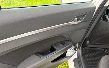 Hyundai Elantra VI рестайлинг, 2019 год, 1 620 000 рублей, 6 фотография