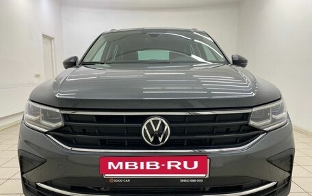 Volkswagen Tiguan II, 2021 год, 2 499 000 рублей, 2 фотография
