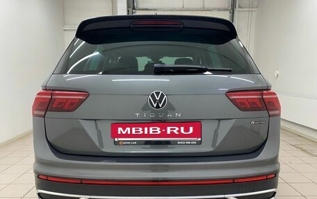 Volkswagen Tiguan II, 2021 год, 2 499 000 рублей, 5 фотография