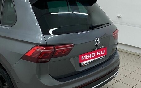 Volkswagen Tiguan II, 2021 год, 2 499 000 рублей, 13 фотография