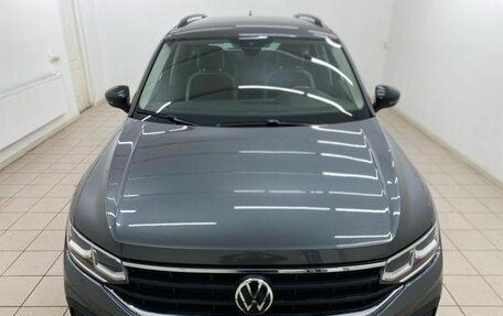 Volkswagen Tiguan II, 2021 год, 2 499 000 рублей, 8 фотография