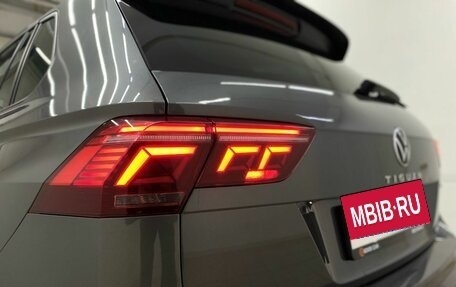 Volkswagen Tiguan II, 2021 год, 2 499 000 рублей, 19 фотография