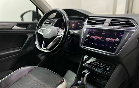 Volkswagen Tiguan II, 2021 год, 2 499 000 рублей, 40 фотография