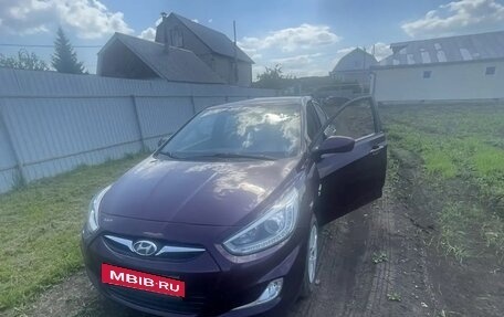 Hyundai Solaris II рестайлинг, 2013 год, 820 000 рублей, 4 фотография