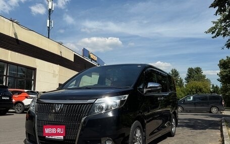 Toyota Esquire I, 2016 год, 2 210 000 рублей, 2 фотография