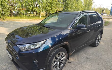 Toyota RAV4, 2020 год, 3 050 000 рублей, 2 фотография