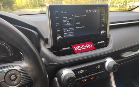 Toyota RAV4, 2020 год, 3 050 000 рублей, 10 фотография