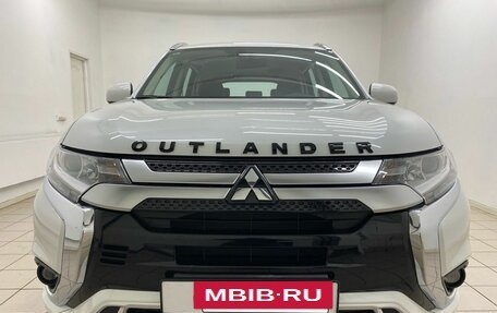Mitsubishi Outlander III рестайлинг 3, 2022 год, 2 799 000 рублей, 2 фотография