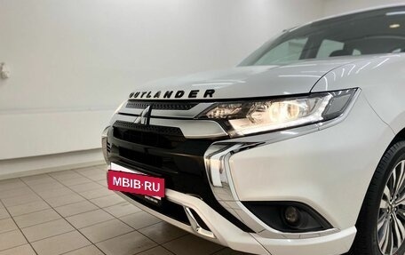 Mitsubishi Outlander III рестайлинг 3, 2022 год, 2 799 000 рублей, 10 фотография