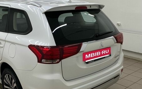 Mitsubishi Outlander III рестайлинг 3, 2022 год, 2 799 000 рублей, 14 фотография