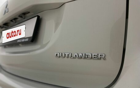Mitsubishi Outlander III рестайлинг 3, 2022 год, 2 799 000 рублей, 15 фотография