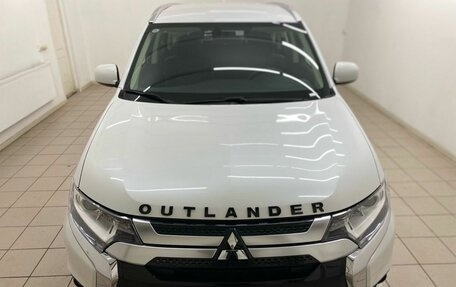 Mitsubishi Outlander III рестайлинг 3, 2022 год, 2 799 000 рублей, 8 фотография