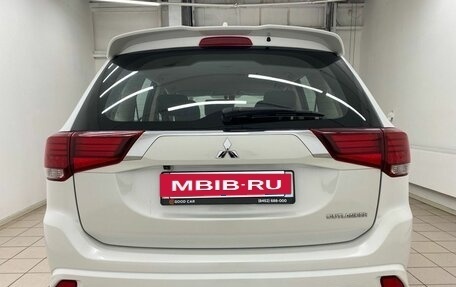 Mitsubishi Outlander III рестайлинг 3, 2022 год, 2 799 000 рублей, 5 фотография