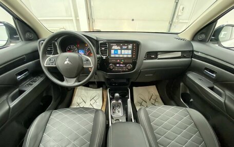 Mitsubishi Outlander III рестайлинг 3, 2022 год, 2 799 000 рублей, 26 фотография