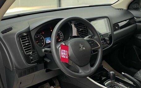 Mitsubishi Outlander III рестайлинг 3, 2022 год, 2 799 000 рублей, 25 фотография