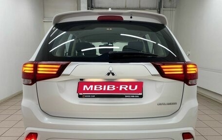 Mitsubishi Outlander III рестайлинг 3, 2022 год, 2 799 000 рублей, 18 фотография
