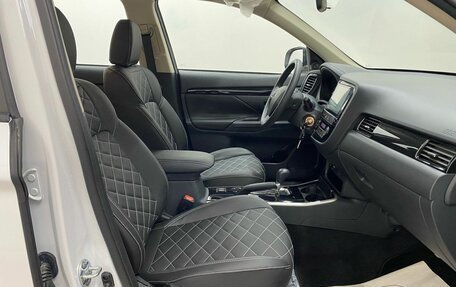 Mitsubishi Outlander III рестайлинг 3, 2022 год, 2 799 000 рублей, 36 фотография