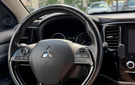 Mitsubishi Outlander III рестайлинг 3, 2021 год, 2 850 000 рублей, 6 фотография