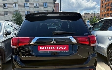 Mitsubishi Outlander III рестайлинг 3, 2021 год, 2 850 000 рублей, 3 фотография