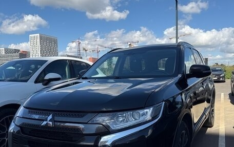 Mitsubishi Outlander III рестайлинг 3, 2021 год, 2 850 000 рублей, 2 фотография