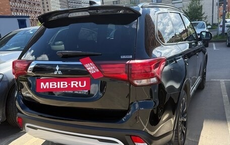 Mitsubishi Outlander III рестайлинг 3, 2021 год, 2 850 000 рублей, 4 фотография
