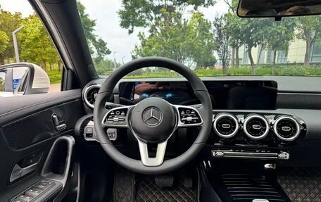 Mercedes-Benz A-Класс, 2022 год, 1 977 007 рублей, 21 фотография