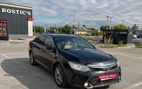 Toyota Camry, 2017 год, 2 650 000 рублей, 10 фотография