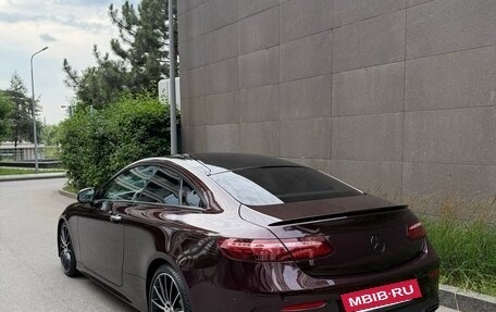 Mercedes-Benz E-Класс, 2022 год, 5 600 000 рублей, 4 фотография