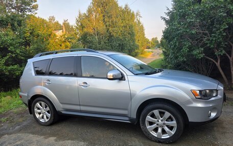 Mitsubishi Outlander III рестайлинг 3, 2011 год, 1 450 000 рублей, 2 фотография
