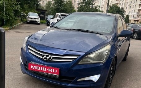 Hyundai Solaris II рестайлинг, 2015 год, 900 000 рублей, 2 фотография