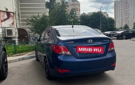 Hyundai Solaris II рестайлинг, 2015 год, 900 000 рублей, 4 фотография
