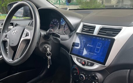 Hyundai Solaris II рестайлинг, 2015 год, 900 000 рублей, 9 фотография