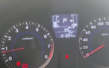 Hyundai Solaris II рестайлинг, 2015 год, 900 000 рублей, 16 фотография
