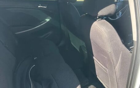 Hyundai Solaris II рестайлинг, 2013 год, 850 000 рублей, 7 фотография