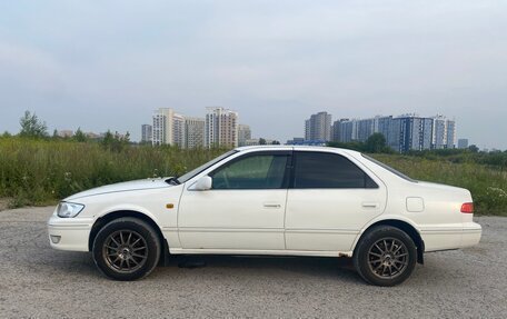 Toyota Camry, 2001 год, 630 000 рублей, 4 фотография