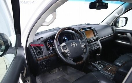 Toyota Land Cruiser 200, 2011 год, 2 890 000 рублей, 6 фотография
