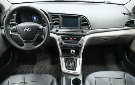 Hyundai Elantra VI рестайлинг, 2017 год, 1 299 900 рублей, 8 фотография
