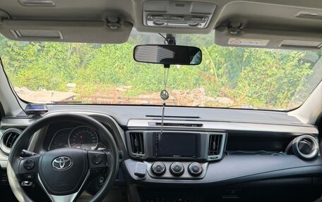 Toyota RAV4, 2015 год, 1 680 000 рублей, 10 фотография
