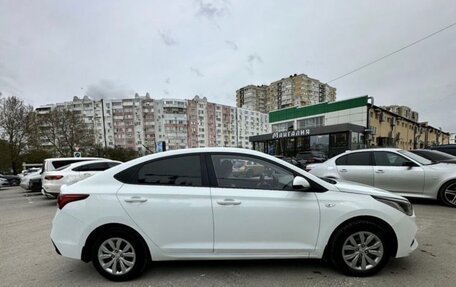 Hyundai Solaris II рестайлинг, 2018 год, 899 000 рублей, 4 фотография