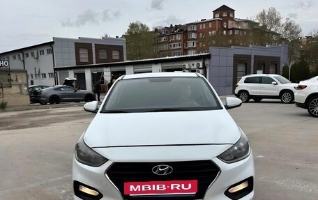 Hyundai Solaris II рестайлинг, 2018 год, 899 000 рублей, 2 фотография