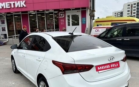 Hyundai Solaris II рестайлинг, 2018 год, 899 000 рублей, 3 фотография