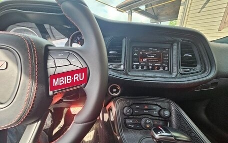 Dodge Challenger III рестайлинг 2, 2018 год, 4 590 000 рублей, 2 фотография