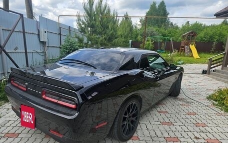 Dodge Challenger III рестайлинг 2, 2018 год, 4 590 000 рублей, 4 фотография