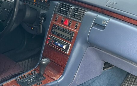Mercedes-Benz E-Класс, 1996 год, 325 000 рублей, 26 фотография