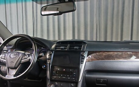 Toyota Camry, 2017 год, 1 899 000 рублей, 5 фотография