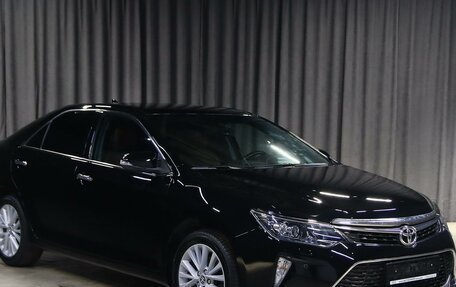 Toyota Camry, 2017 год, 1 899 000 рублей, 3 фотография