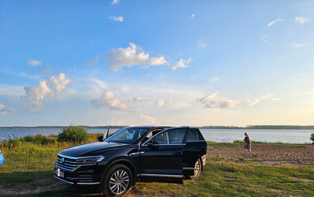 Volkswagen Touareg III, 2018 год, 4 200 000 рублей, 1 фотография