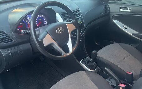 Hyundai Solaris II рестайлинг, 2013 год, 915 000 рублей, 3 фотография