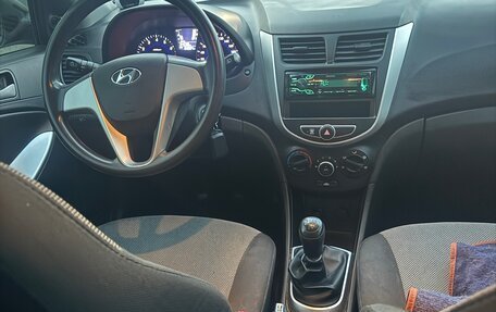 Hyundai Solaris II рестайлинг, 2013 год, 915 000 рублей, 4 фотография
